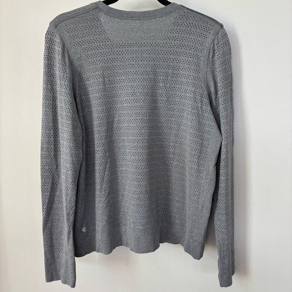 Lululemon Laser Cut Long Sleeve Shirt Size M/L - Picture 3 of 4